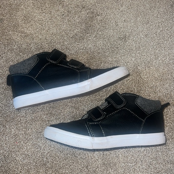 Sneakers - Picture 2 of 5